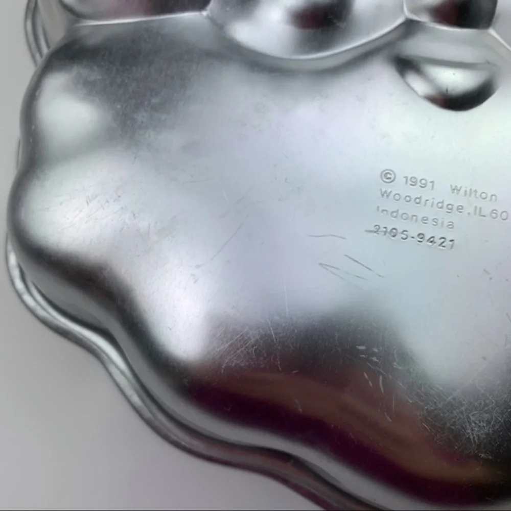 Wilton 1991 Santa cake pan - Picture 6 of 12